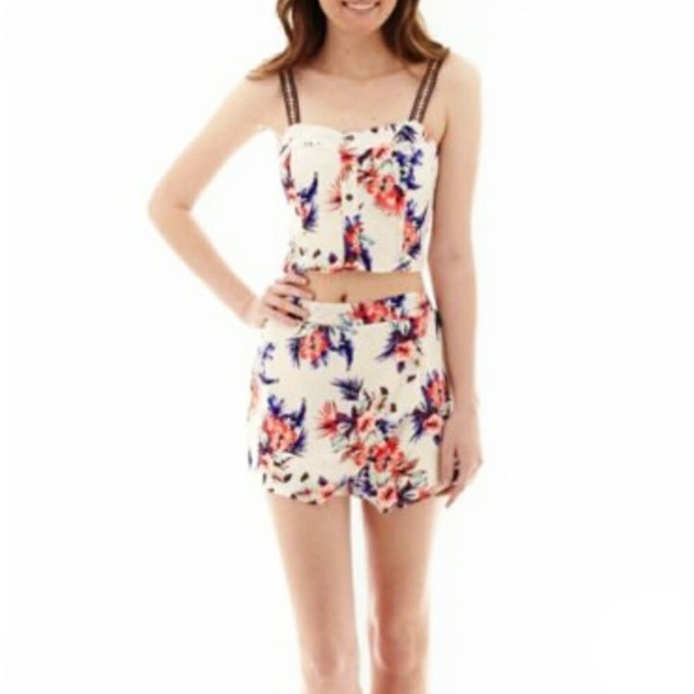 Rewind Tropical Floral Crop Top